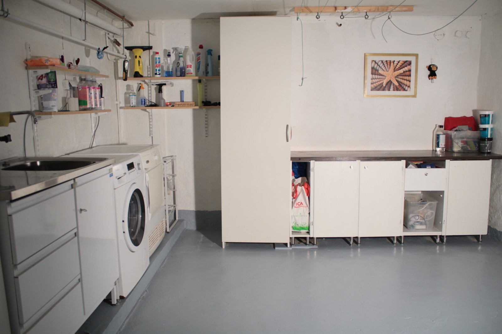 Säljarens egna bild efter ommålning i källaren