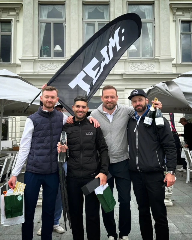 Idag var det här gänget uppe i Stockholm när @team8.se och @hemnet bjöd in till mäklargolf 🤩 rätt svingat och otroligt caddie-support ledde till en vinst, kul! ⭐️#ETAGE #ETAGEMäklarbyrå #Fastighetsmäklare #Mäklare #Skövde #Tibro