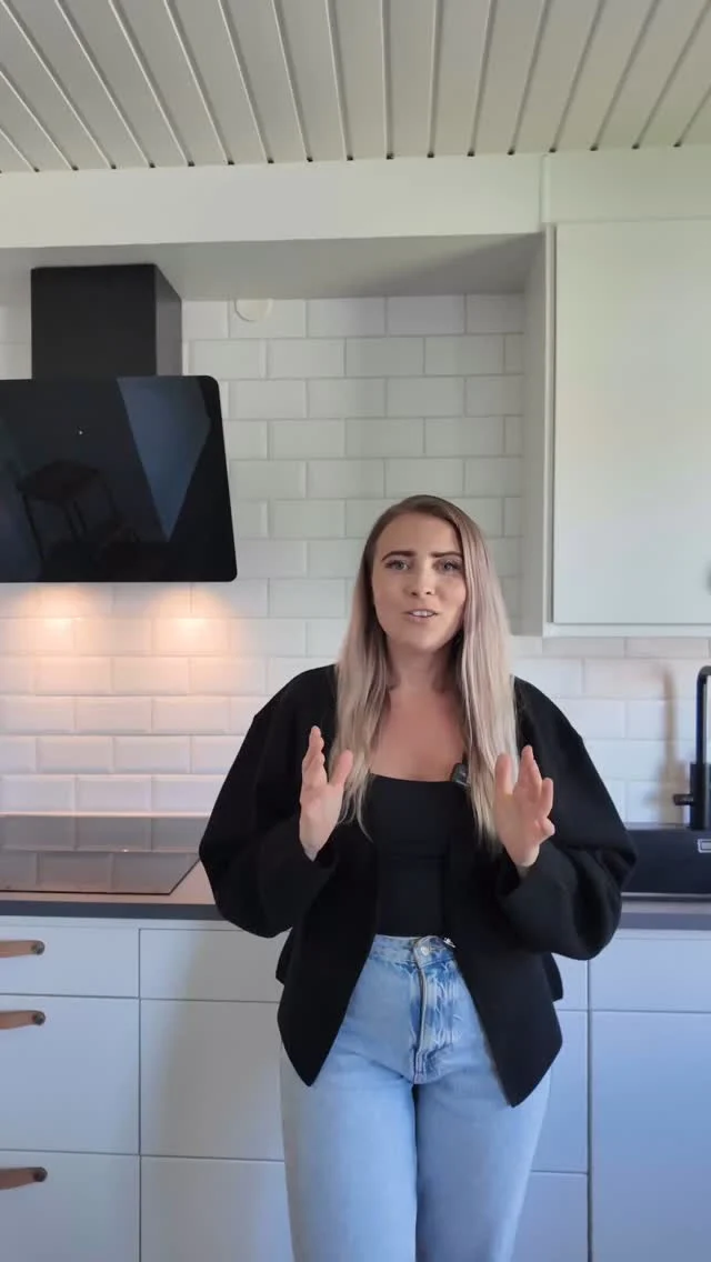 Vem drömmer inte om en egen vinkällare? På Syréngatan får du just det och mer därtill! 🤩#ETAGE #ETAGEMäklarbyrå #Fastighetsmäklare #Mäklare #Skövde #Tibro🎥 @varadidesign