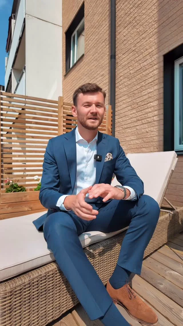 Snart kan @jacobsvitzer presentera den här otroliga lägenheten i en av Skövdes bästa föreningar, @brfbetan 😍
Totalrenoverad och med en stor uteplats, det blir inte bättre än så!#ETAGE #ETAGEMäklarbyrå #Fastighetsmäklare #Mäklare #Skövde #Tibro🎥 @varadidesign