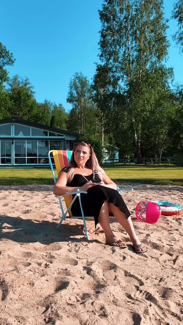 DRÖMLÄGE 😍⛱️🏖️
Vart ska vi börja? Sandstranden, den stora tomten, uterummet eller solnedgången över Örlen? Ett läge som det här är inte varje dag det finns möjlighet till 😍#ETAGE #ETAGEMäklarbyrå #Fastighetsmäklare #Mäklare #Skövde #Tibro🎥 @varadidesign