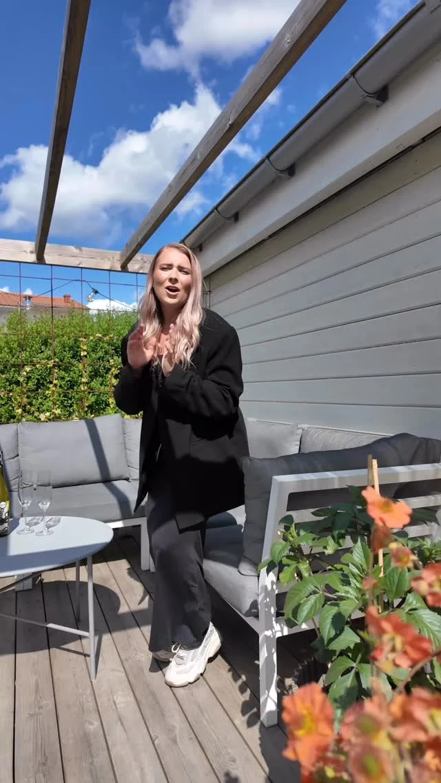 Äntligen, ett stort och friköpt radhus i Trädgårdsstaden 😍 Snart till salu med @maklare_julia#ETAGE #ETAGEMäklarbyrå #Fastighetsmäklare #Mäklare #Skövde #Tibro🎥 @varadidesign